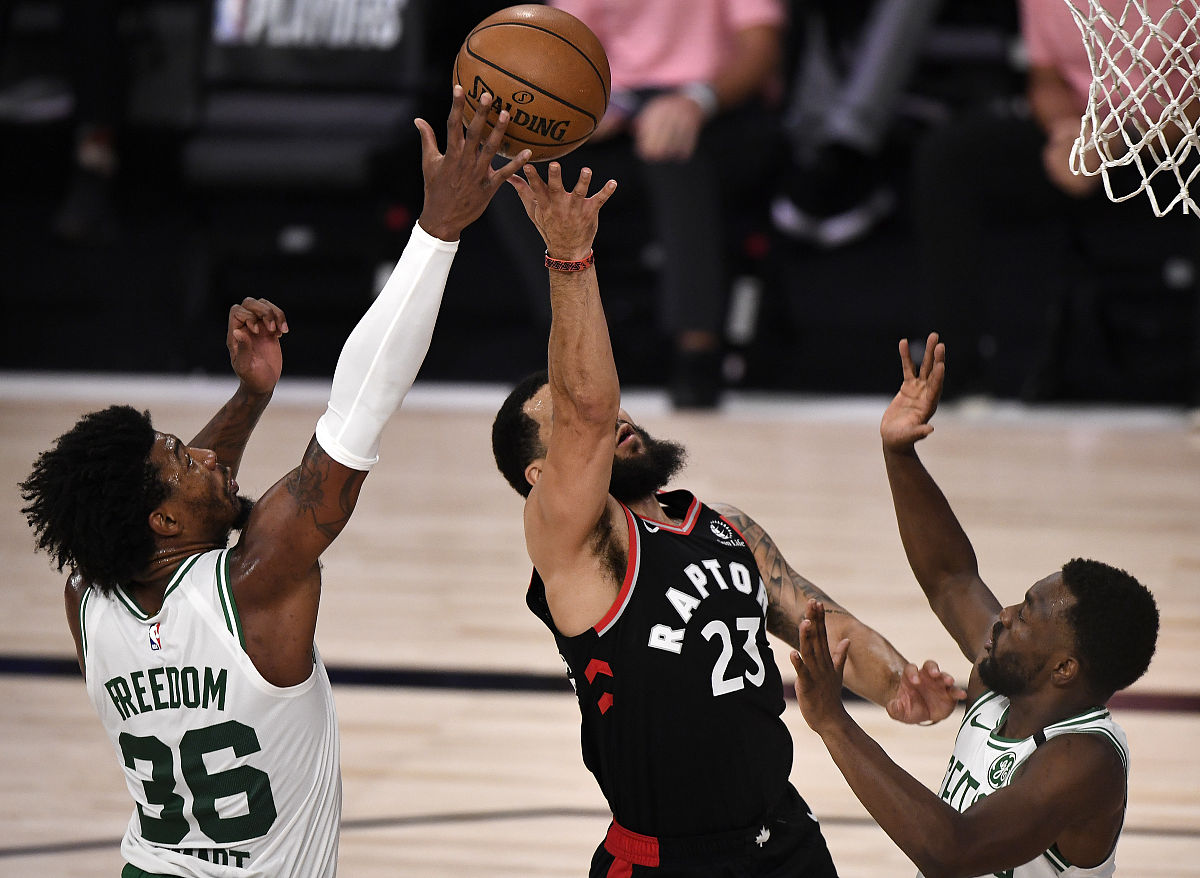 字母哥重返赛场，重返赛场首场状态出色，老鹰观众沸腾！九游官方App下载安装